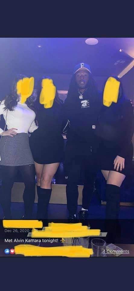 Saints RB Alvin Kamara without a mask.